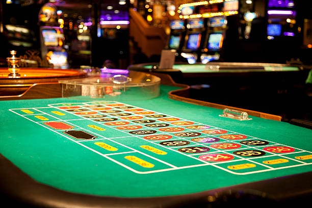 mediaslot game library interface showing live dealer tables, slots, and sports betting options